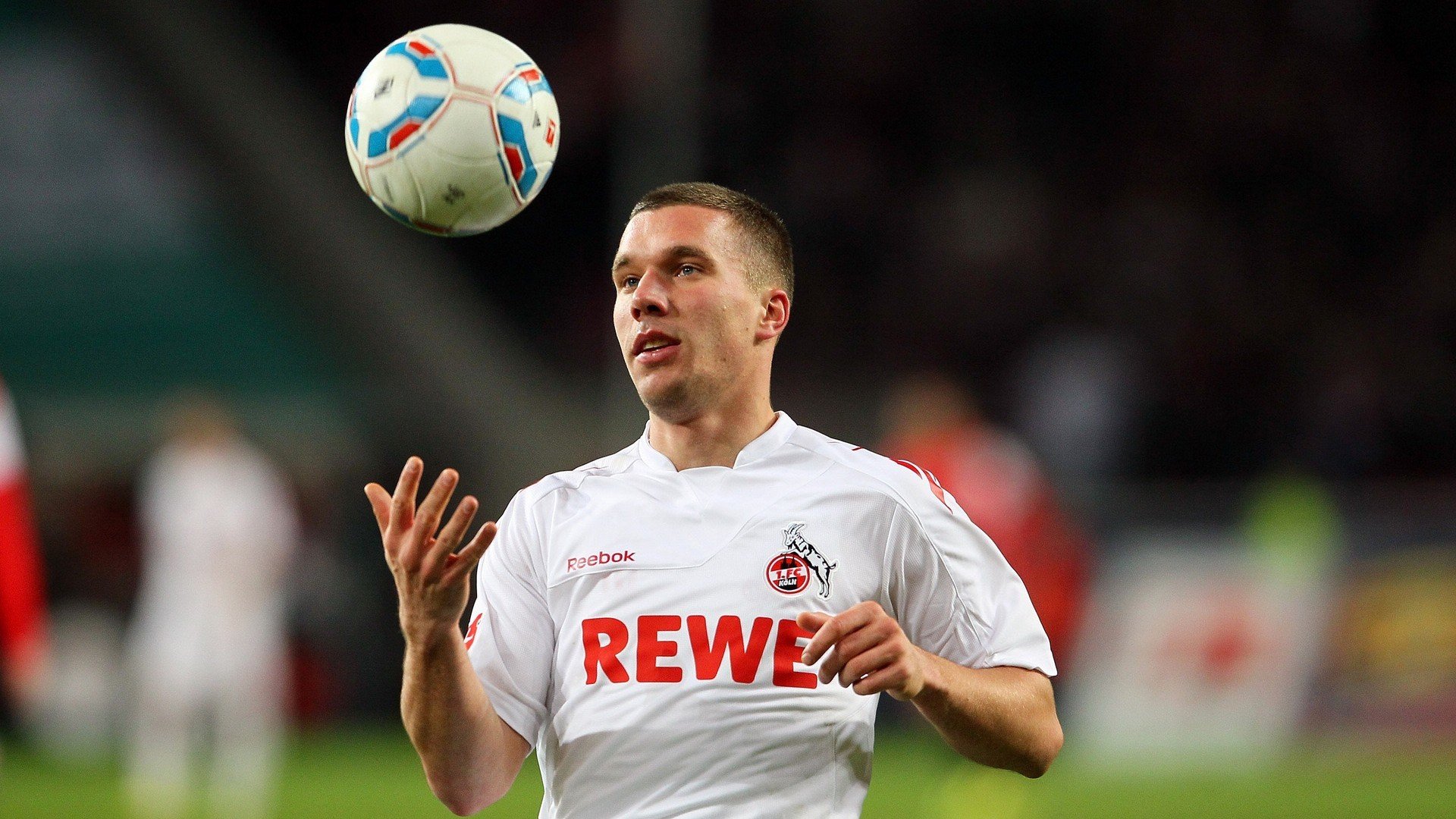 中国足球联赛裁判执法标准持续提升,足球裁判执法规则